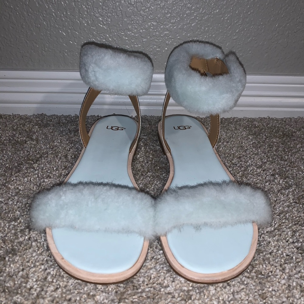 UGG Fluff Sandal NWOT